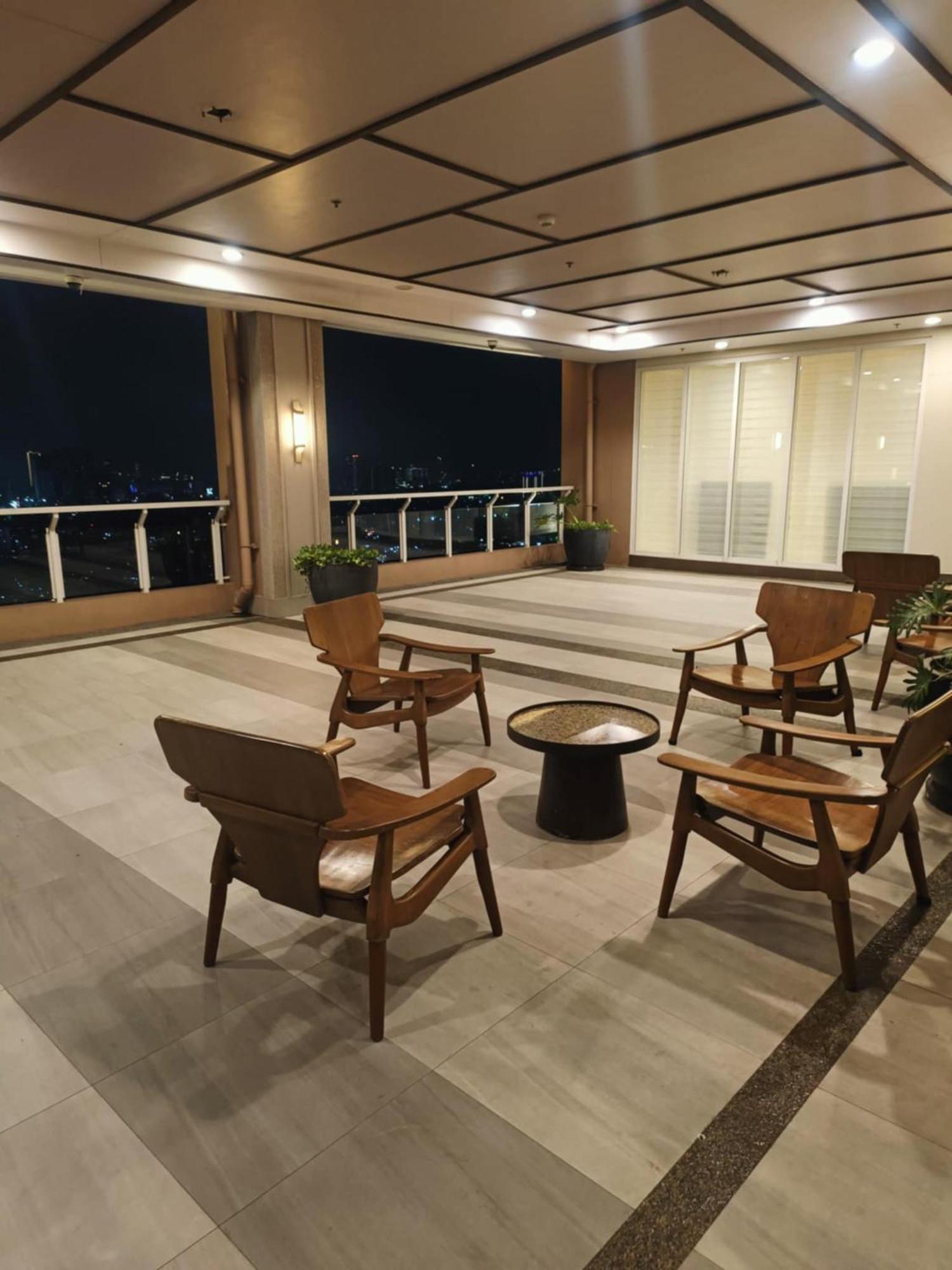 Infina Towers Aparthotel Quezon City Exterior photo