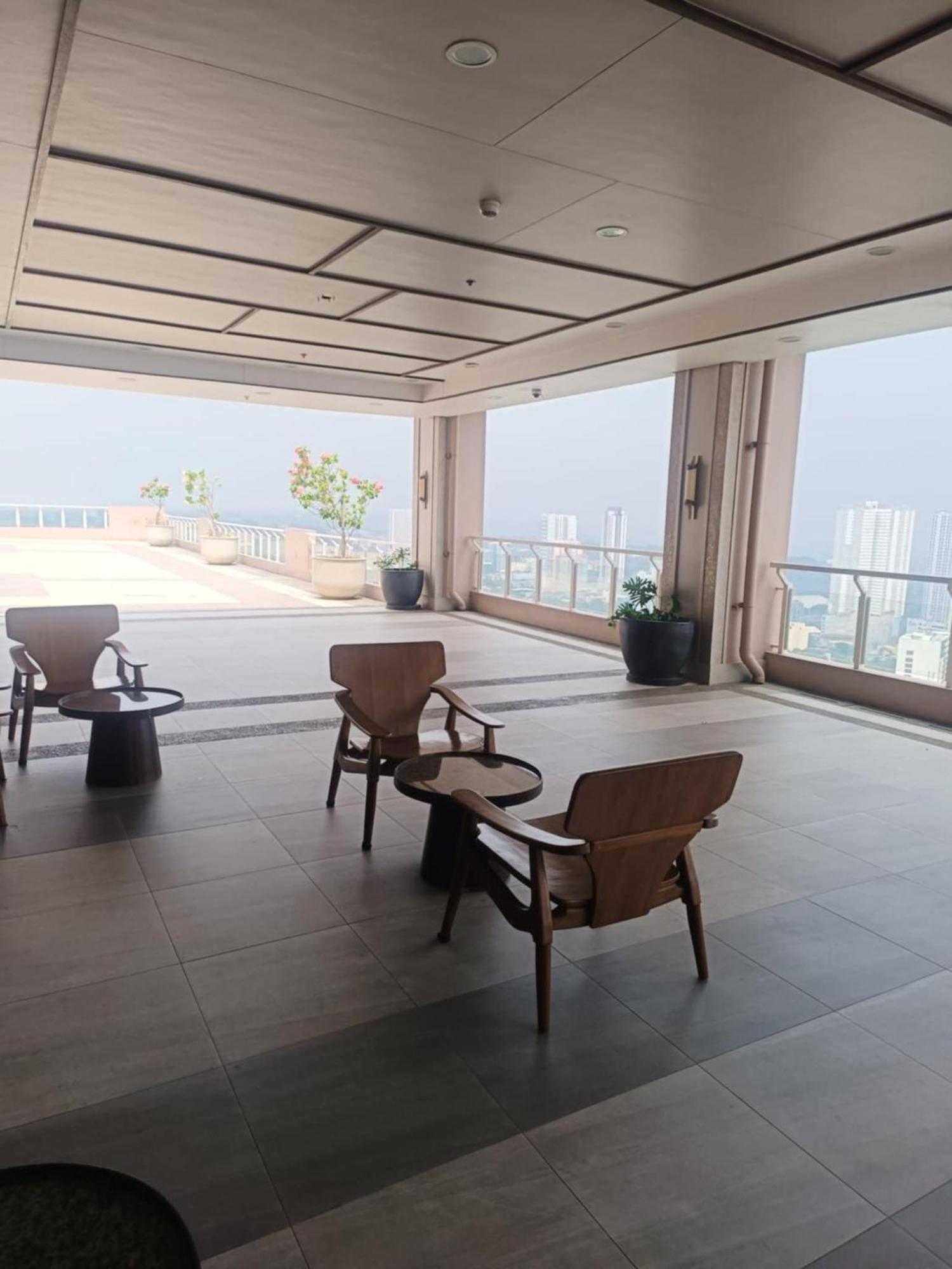 Infina Towers Aparthotel Quezon City Exterior photo
