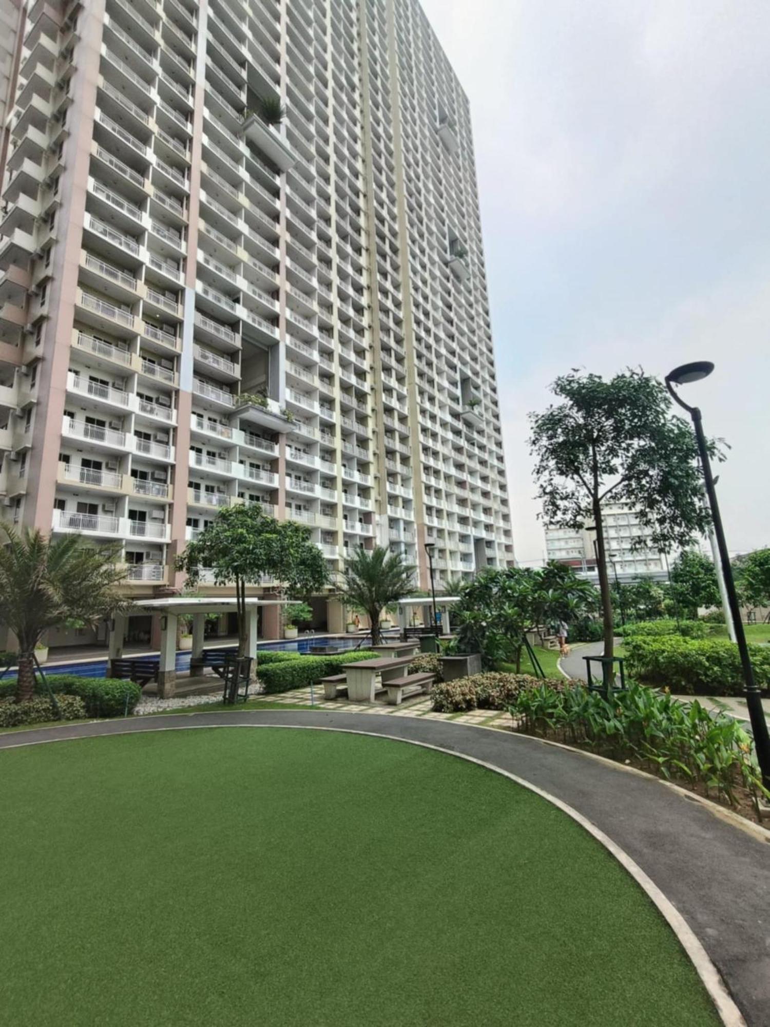 Infina Towers Aparthotel Quezon City Exterior photo